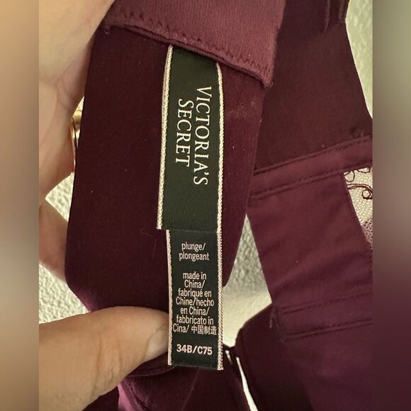 Victoria’s Secret Very Sexy Plunge Push Up Bra Burgundy Embroidered Size 34B - Picture 4 of 7